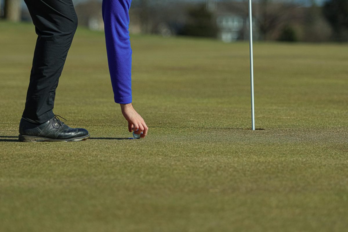 Senior Charlie Putnam Gets Ready to Putt the Ball